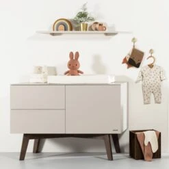 Kidsmill Sixties Babykamer Oatmeal / Walnoot | Bed 60 X 120 Cm + Commode 7 Kidsmill Sixties Babykamer Oatmeal / Walnoot | Bed 60 X 120 Cm + Commode -Babyproductenwinkel Sixties oatmeal 70x140cm SFEER bw Commode 17bd