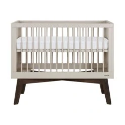 Kidsmill Sixties Babykamer Oatmeal / Walnoot | Bed 60 X 120 Cm + Commode 8 Kidsmill Sixties Babykamer Oatmeal / Walnoot | Bed 60 X 120 Cm + Commode -Babyproductenwinkel Sixties oatmeal ledikant 60x120 1 7ce6