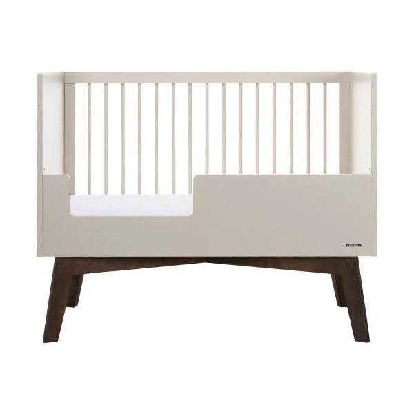 Kidsmill Sixties Babybed Oatmeal / Walnoot 60 X 120 Cm 3 Kidsmill Sixties Babybed Oatmeal / Walnoot 60 X 120 Cm - Afbeelding 3