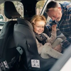 Axkid Minikid 2 I-Size Autostoeltje Granite 8 Axkid Minikid 2 I-Size Autostoeltje Granite -Babyproductenwinkel axkid minikid 2 i size autostoeltje granite 2 0301