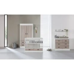 Kidsmill Newport Babykamer Wit / Eiken | Bed 60 X 120 Cm + Commode -Babyproductenwinkel babykamer newport wit eiken ledikant commode sfeer 8490