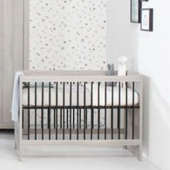 Europe Baby Vittoria Babybed Grijs / Zwart 60 X 120 Cm -Babyproductenwinkel basicline vittoria babybed grijs zwart sfeer 6d0b