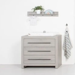 Europe Baby Vittoria Commode Grijs / Zwart -Babyproductenwinkel basicline vittoria commode grijs zwart sfeer 672a
