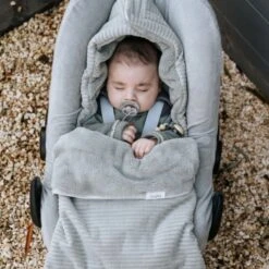 Koeka Vik Teddy Voetenzak Shadow Green -Babyproductenwinkel koeka vik teddy voetenzak shadow green 1 9db8