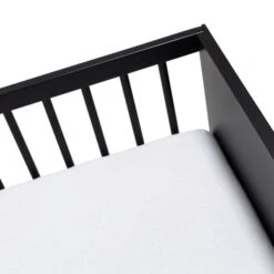Kidsmill Boutique Babybed Zwart Mat 60 X 120 Cm -Babyproductenwinkel ledikant zwarte poot boutique detail 2 4f54