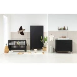 Kidsmill Levi Babykamer | Bed 60 X 120 Cm + Commode Zwart Eiken -Babyproductenwinkel levi zwart sfeer 1 5 67a5