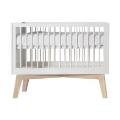 Kidsmill Sixties Babykamer Wit Mat / Naturel | Bed 60 X 120 Cm + Commode -Babyproductenwinkel sixties ledikant wit blank eiken 60 x 120 cm 1 1 8440