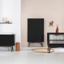 Kidsmill Sixties Babybed Zwart Mat / Walnoot 60 X 120 Cm 8 Kidsmill Sixties Babybed Zwart Mat / Walnoot 60 X 120 Cm -Babyproductenwinkel sixties zwart donker noten sfeer zonder bladvergroter 1 cc5b